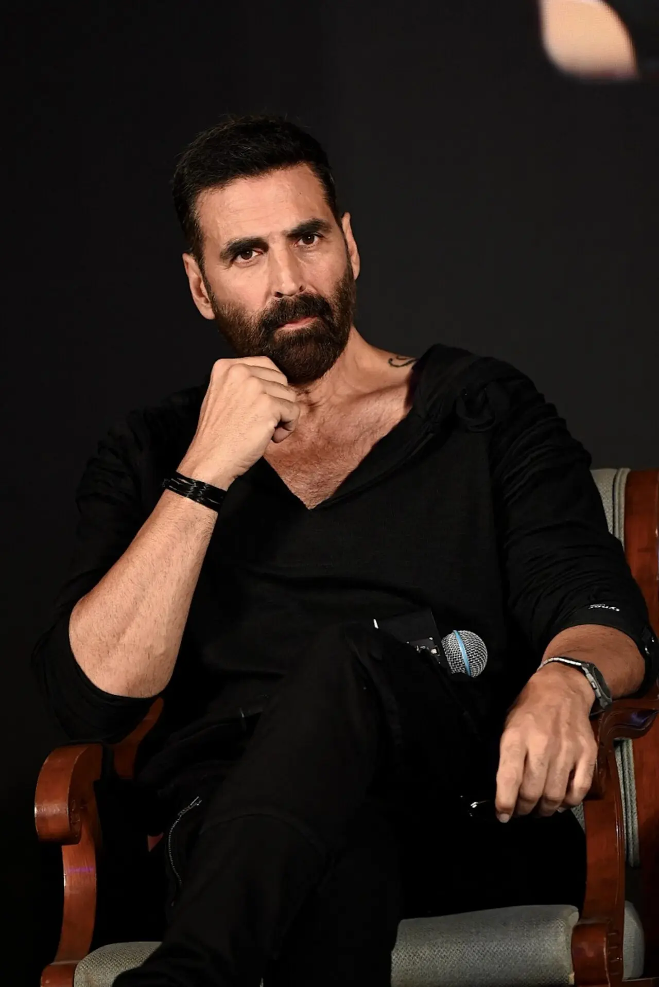 Akshay Kumar owns a luxurious property portfolio in Dubai, including a villa in the prestigious Palm Jumeirah, which is estimated to be worth approximately Rs 35 crore.